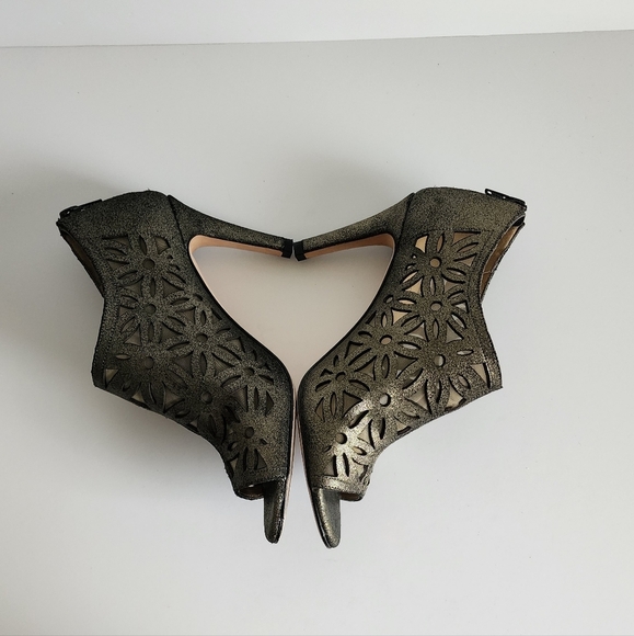 Vaneli Women's 7.5N Babe Pewter Metal Peep Toe Heels - Picture 5 of 12